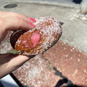 Leonard's Bakery - Guava - Bakeries Near Me - Honolulu, Hawaii Leonard's Bakery - Guava - Bakeries Near Me - Honolulu, Hawaii