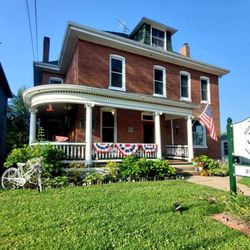 Hoefel Haus B&B and Bike Hostel