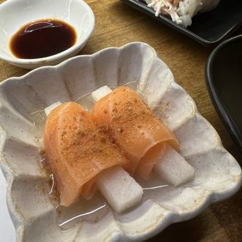Temakase Hand Roll Bar - 2nd Ave - Salmon Nashi - avoid!!!!! - Sushi Bars Near Me - New York, New York