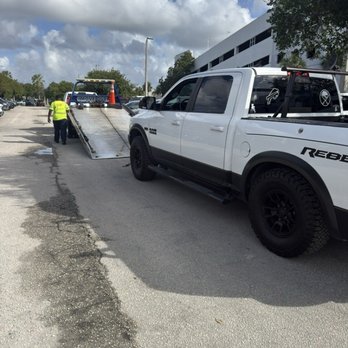 Arrigo Sawgrass - Towing my truck to another shop. Took over an hour for them to bring the truck around. - Car Dealers Near Me - Tamarac, Florida