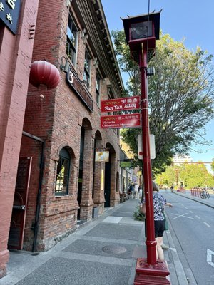 Fan Tan Alley by null