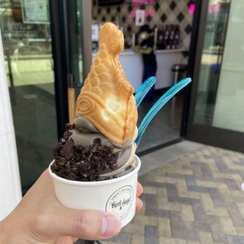 Devil & Angel Desserts - Cookies & cream and milk tea swirl - Bubble Tea Near Me - Concord, California