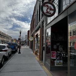 Marcellar's Vintage Wines & Brews - Street view