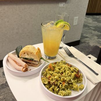 Escape Lounge - Airport Lounges Near Me - Portland, Oregon