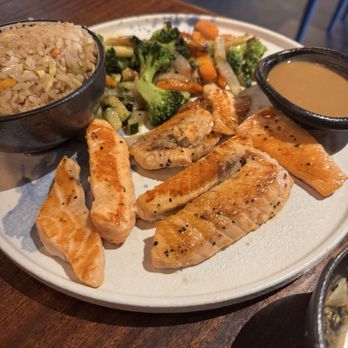 AKI Steak & Sushi - Hibachi Salmon - Sushi Bars Near Me - Mont Belvieu, Texas