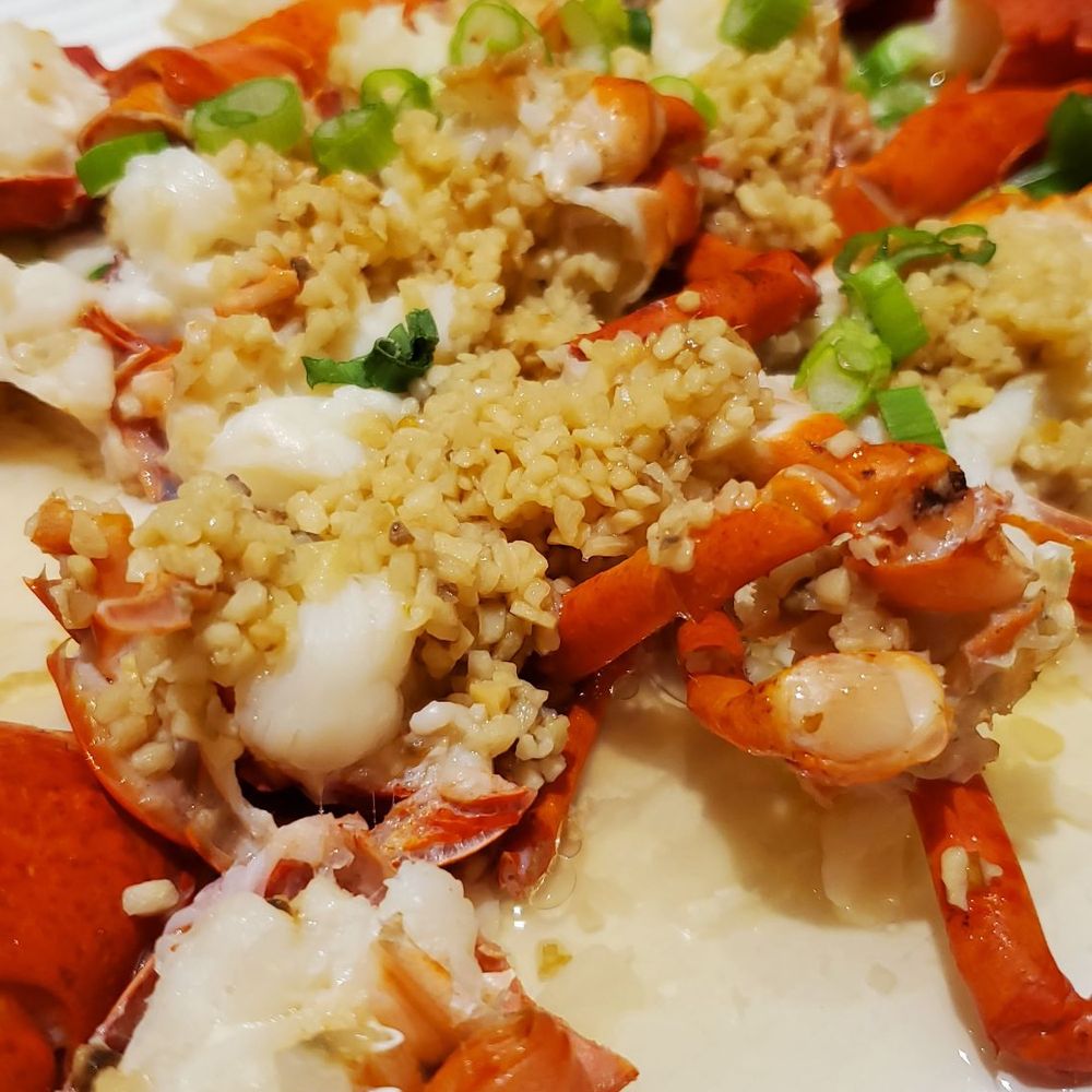 Ritzy Palace Chinese Cuisine - Steamed Twin Lobsters with Chopped Garlic - Chinese Near Me - Markham, Ontario Ritzy Palace Chinese Cuisine - Steamed Twin Lobsters with Chopped Garlic - Chinese Near Me - Markham, Ontario