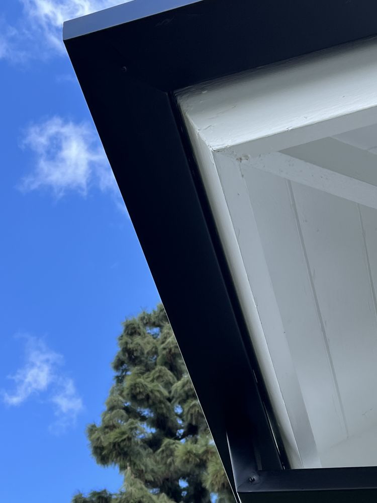 Slide of Geo' Metal And Gutters