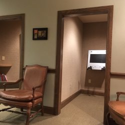 Jeffrey C Jaynes, DDS, PA - Wait area with video game and library room for kids.