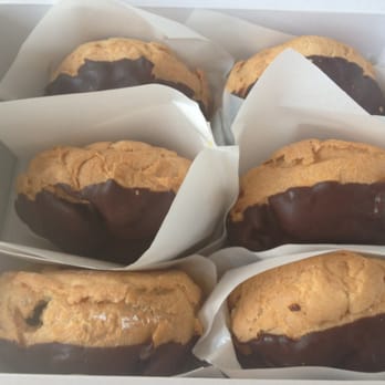 Beard Papa's - Half a dozen eclairs :) - Desserts Near Me - Los Angeles, California