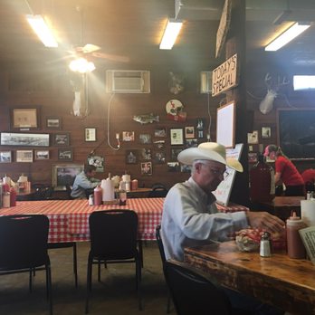 Sowell's BBQ - Western Atmosphere - Barbeque Near Me - Three Rivers, Texas
