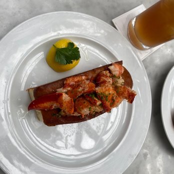 RH Rooftop Restaurant at RH West Palm - Lobster roll - Wine Bars Near Me - West Palm Beach, Florida