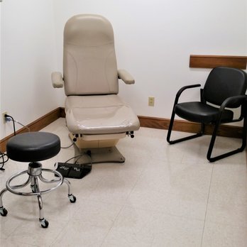 Will A. Rosena, DPM - Spacious Exam room at Dr. Will Rosena's. - Podiatrists Near Me - Amherst, New York