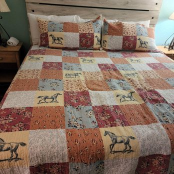 Horseshoe Riverside Lodge - The bed was super comfy! - Hotels Near Me - Canyon Lake, Texas Horseshoe Riverside Lodge - The bed was super comfy! - Hotels Near Me - Canyon Lake, Texas