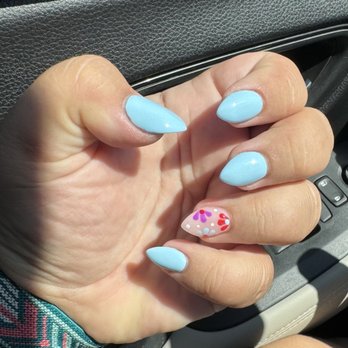 Sundays Spa - Nail Technicians Near Me - Indianapolis, Indiana