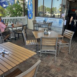 Blu Island Bistro - Outdoor seating