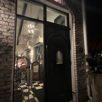Lola - Outside - Spanish Near Me - Nashville, Tennessee