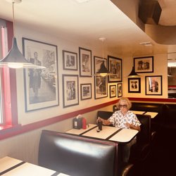 Schoop's Hamburgers - The Vibe