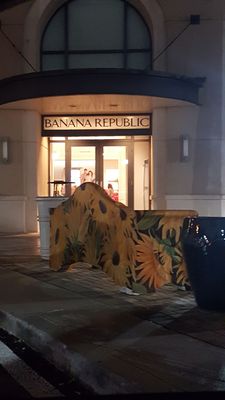 Banana Republic by null
