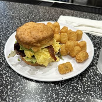 The Orange Line - Breakfast Club - Beer Bar Near Me - Chicago, Illinois