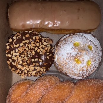 Friendly Donuts - Regular donuts and a crème brûlée - Donuts Near Me - Orange, California Friendly Donuts - Regular donuts and a crème brûlée - Donuts Near Me - Orange, California