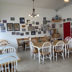 Dianne's Deli & Coffee Shop - Inside
