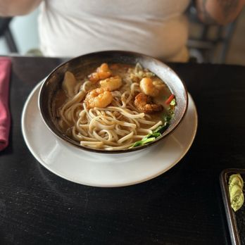 Smokin Fins - Noodle Bowl - Sushi Bars Near Me - Highlands Ranch, Colorado