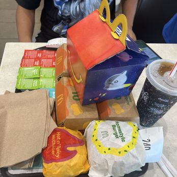 McDonald's - Food properly placed and brought out - Burgers Near Me - Schertz, Texas McDonald's - Food properly placed and brought out - Burgers Near Me - Schertz, Texas