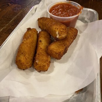 Hochatown Saloon - Sports Bars Near Me - Broken Bow, Oklahoma
