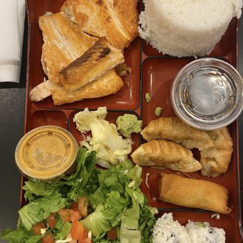 ROLL roll Roll - Salmon bento - Sushi Bars Near Me - Los Angeles, California ROLL roll Roll - Salmon bento - Sushi Bars Near Me - Los Angeles, California