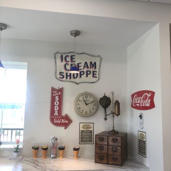 Old School Ice Cream - Decor - Ice Cream & Frozen Yogurt Near Me - Belleview, Florida