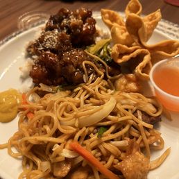903. Combination Lo Mein 2. General Tso's Chicken 102. Crab Rangoon (6)