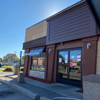 Tim Hortons - a view of the outside of a restaurant - Cafes Near Me - Saint Clair Shores, Michigan