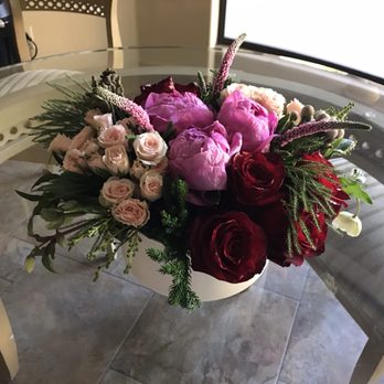 MOOI Floral Design - Holiday Arrangement - Florists Near Me - Arcadia, California