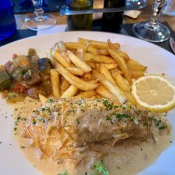 L'Ermitage - Salmon w/ French fries