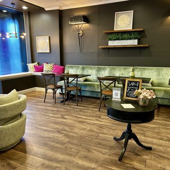 ANEU Kitchens - Another view of the dining area - Juice Bars & Smoothies Near Me - Paoli, Pennsylvania