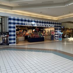 Bath & Body Works - Main entrance