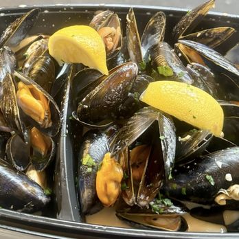 Furness Fish Poultry & Game - Mussels I paid in credit card.( small portion) if you pay cash you get double amount. Is that right??? - Seafood Markets Near Me - London, XGL