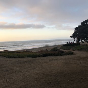 Sharp Park Beach - Beautiful cool day, clear view of the ocean - Beaches Near Me - Pacifica, California