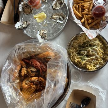 Cajun Crack'n - Garlic Noodle, Fries, fresh raw Oysters, seafood - Seafood Near Me - Milpitas, California