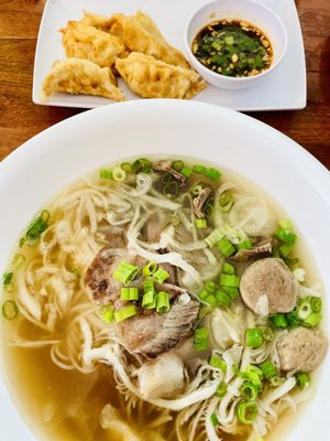Pho Chau by null
