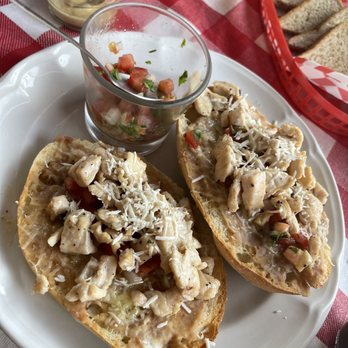 Ninfa's Café - Molletes topped with Grilled Chicken - Cafeteria Near Me - Cancún, ROO