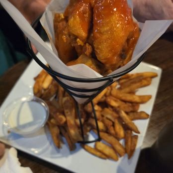 Flowing Tide Pub 1 - Wings - Sports Bars Near Me - Reno, Nevada Flowing Tide Pub 1 - Wings - Sports Bars Near Me - Reno, Nevada