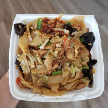 JTYH  Restaurant - Chicken fried noodles with knife cut noodles. - Chinese Near Me - Rosemead, California