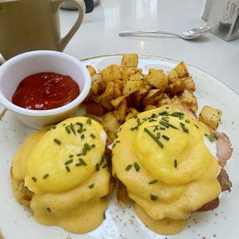 Navy Proof Food & Spirits - Eggs Benedict and crispy potatoes - Cocktail Bars Near Me - Long Beach, California Navy Proof Food & Spirits - Eggs Benedict and crispy potatoes - Cocktail Bars Near Me - Long Beach, California