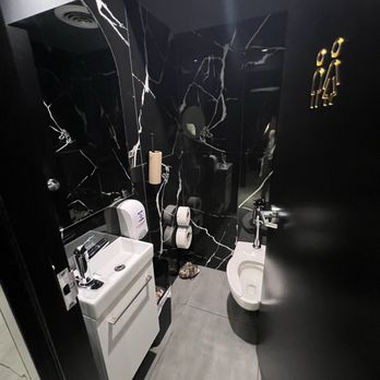 Pho Ngoc Yen - Clean private single stall restroom is a nice touch - Vietnamese Near Me - Toronto, Ontario Pho Ngoc Yen - Clean private single stall restroom is a nice touch - Vietnamese Near Me - Toronto, Ontario