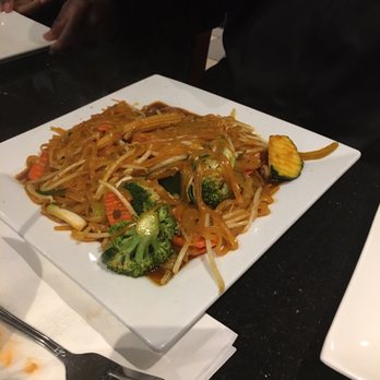 Panya Thai Kitchen - L - Pad Thai Noodles vegan style - Thai Near Me - Escondido, California Panya Thai Kitchen - L - Pad Thai Noodles vegan style - Thai Near Me - Escondido, California