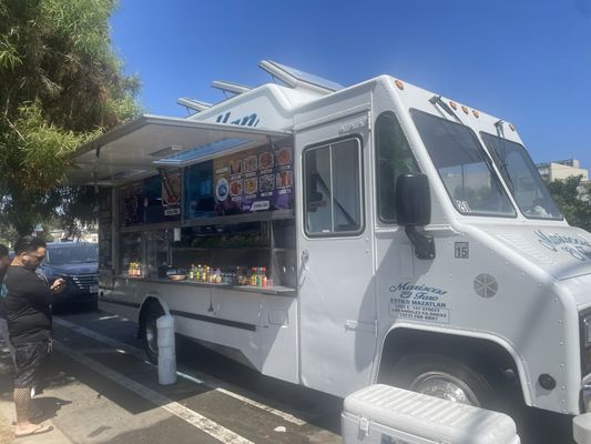 Mariscos El Faro 2 by null