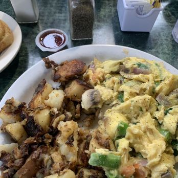 Red Apple Cafe - Vegetarian scramble with eggs - Breakfast & Brunch Near Me - Fresno, California