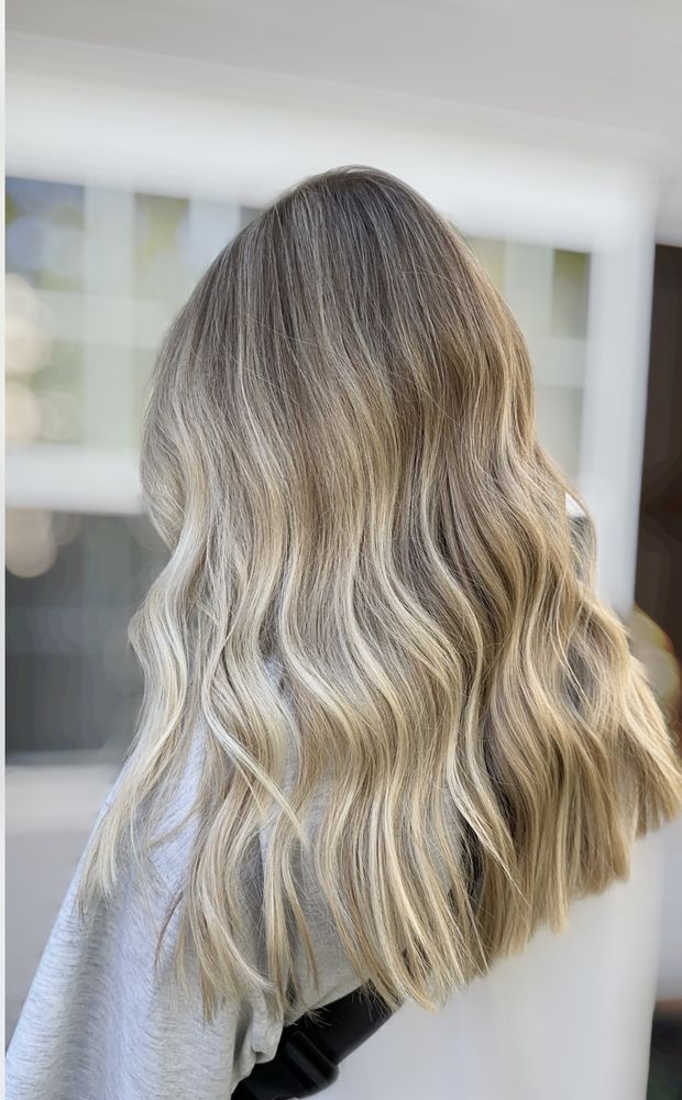 Hair by Lily.b Logo