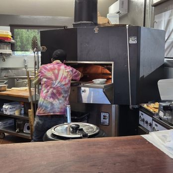 Old County Express - Chef making amazing wood fired pizzas - Pizza Near Me - Pine, Arizona Old County Express - Chef making amazing wood fired pizzas - Pizza Near Me - Pine, Arizona